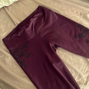 Fabletics burgundy leggings with black floral embroidery sz L NWOT & gorgeous!!